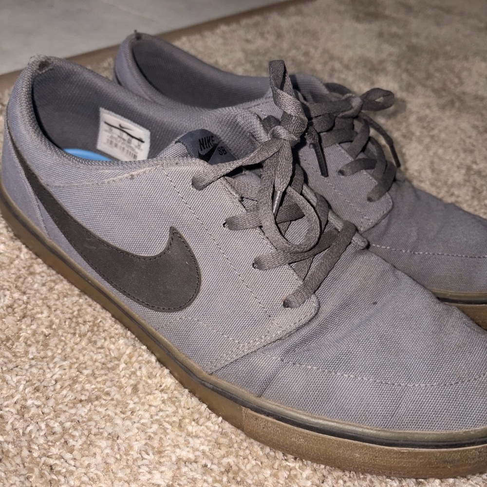 Nike Men’s Gray Canvas Lace-Up Sneakers